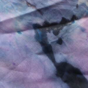 Kolorierung "Himmelblau & Lavendel", 100% Baumwolle (Batist), 90 x 90 cm - Detailansicht