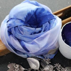 "Kolorit in Tiefseeblau", Malerei auf Seide - 100% Seide (Pongé 5), 90 x 90 cm